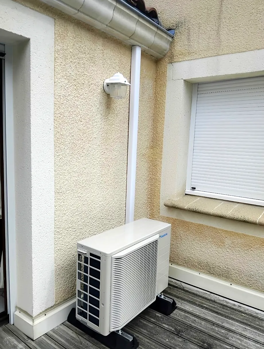 Unité extérieure sur terrasse – réalisation M.A CLIM en Gironde